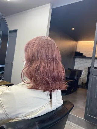 セミロング maco 艶感ハイトーン🦋のヘアスタイル