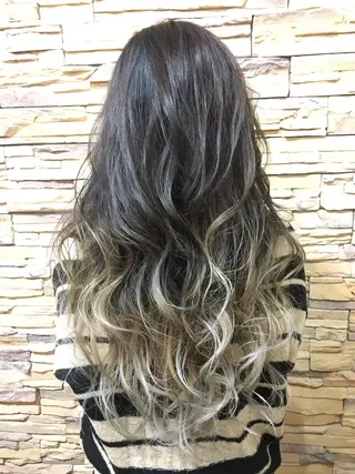 ロング カラー Kana .のヘアスタイル