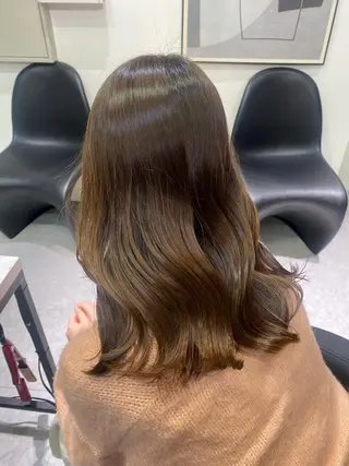 セミロング カラー 名古屋栄♡PELE 上品な透明感ベージュのヘアスタイル