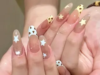 ネイル 藤田 月のネイルデザイン