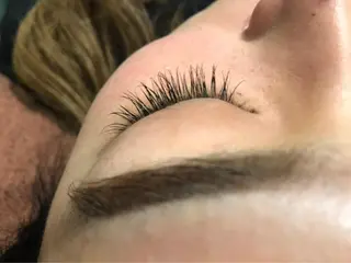 マツエク・マツパ RADnoel 梅田茶屋町のヘアスタイル