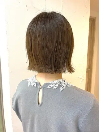 ショート カラー ボブ・レイヤー/ ベージュカラーのヘアスタイル