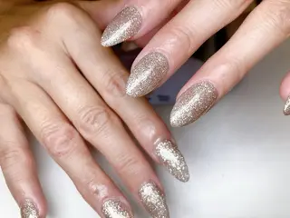 ネイル ECLAT エクラ所属・寺山 千鶴のネイルデザイン