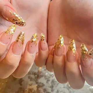 ミディアム ネイル H🌺 NAILのネイルデザイン