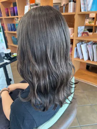 セミロング カラー Ripps長居所属・メテオ ／ヘアカラー 西川菜実のヘアスタイル