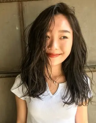 セミロング カラー パーマ haruki💐笹塚 インナーカラーのヘアスタイル