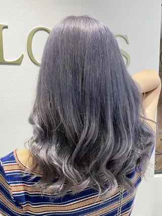 セミロング 倉林隆一🐈 ダブルカラー/艶髪のヘアスタイル