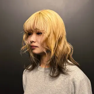 セミロング JE SUIS HEUREUSE所属・ニュアンスヘア ★リョウカ★のヘアスタイル