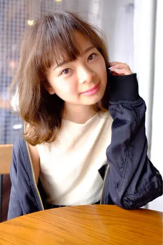 ミディアム REMILIO所属・den Reonaのヘアスタイル