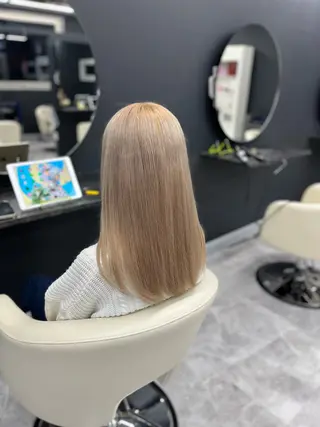 セミロング カラー white.梅田所属・White梅田  ／ COCOのヘアスタイル