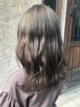 セミロング 國次 夕貴のヘアスタイル