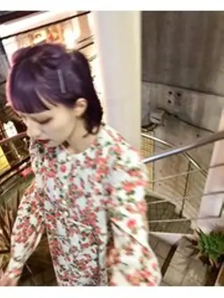 ミディアム カラー qiie ワンカラー ダブルカラーのヘアスタイル