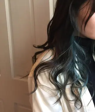 セミロング カラー ホワイト&レイヤーカ ットエクステ長畠俊輔のヘアスタイル