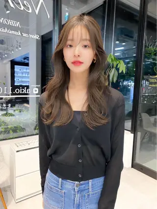 ロング ヒメザキ ユリのヘアスタイル