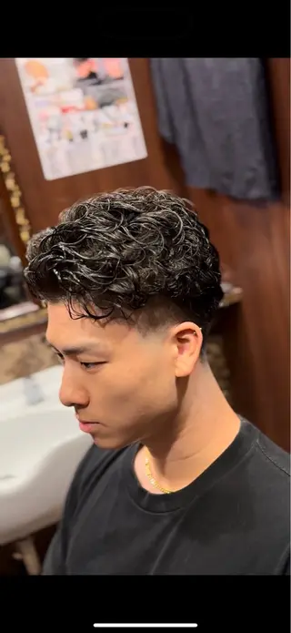 ショート 亀島 慈佑のヘアスタイル