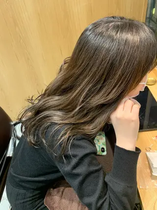 ロング カラー ヘアアレンジ pu+on. nailworks所属・fuyumi / ニュアンスネイルのネイルデザイン
