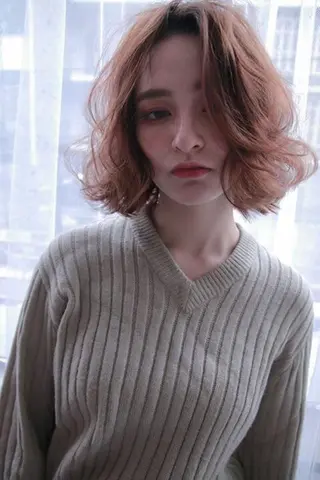 ミディアム 柳原 実央のヘアスタイル