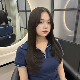 ロング Ren. 🦋デザインカラーのヘアスタイル