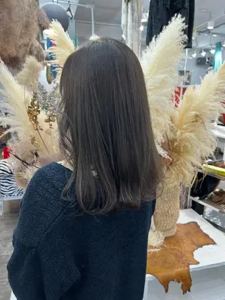 セミロング カラー LOMARLIE JURIAのヘアスタイル