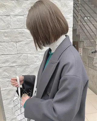 ショート カラー ネイル ハイトーン&暗髪🔥 表参道二刀流マエダのヘアスタイル