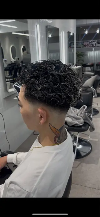 パーマ メンズ onyx所属・表参道/フェード・ メッシュ・ハイトーンのヘアスタイル
