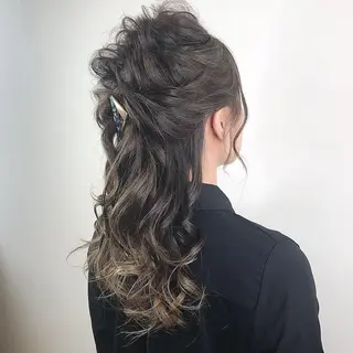 カラー ロング 濱川 佳奈のヘアスタイル