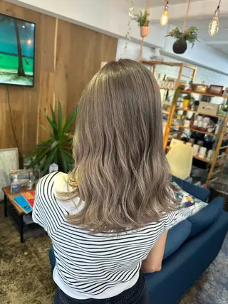 セミロング カラー hair living Liko池袋東口店【ヘアーリビング　リコ】所属・🌱透明感カラー☘️ TOYO🌱のヘアスタイル
