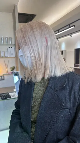 カラー ユイ☆ハイトーン ☆ブリーチデザインのヘアスタイル