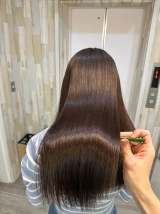 ロング KEIGO/ ブリーチ、矯正特化のヘアスタイル