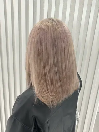 セミロング あやめ🪽 オリーブ/ハイトーンのヘアスタイル