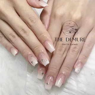 ネイル Demure リサ新宿店のネイルデザイン