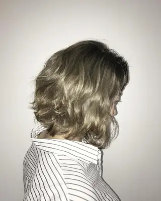 ミディアム カラー sky所属・くわやま まさきのヘアスタイル