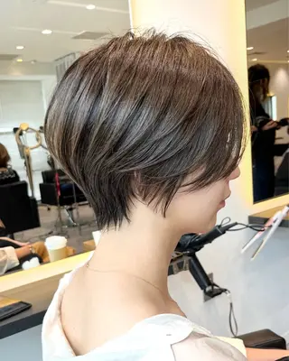 ショート BUMP GINZA ERIKAのヘアスタイル