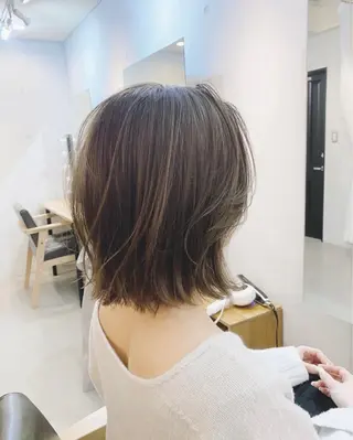 ミディアム カラー conne& ririのヘアスタイル