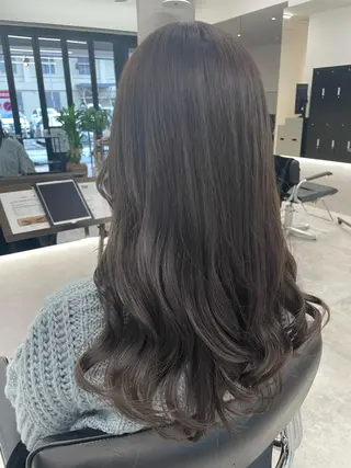 ロング カラー KANGOLSALON 富山セントラル所属・松井 亜美のヘアスタイル