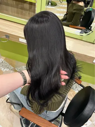 ロング シオン/艶髪/ グレージュカラーのヘアスタイル