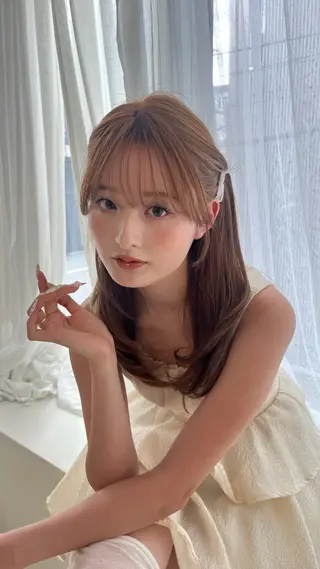 セミロング カラー enu  hair所属・ブリーチなしベージュ レイヤーカットはるかのヘアスタイル