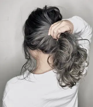 セミロング カラー mulum所属・オタク美容師🎮 AKARIのヘアスタイル