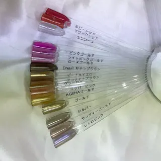ネイル esNAIL新宿西口店所属・emi esNAILのネイルデザイン