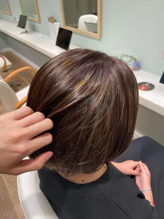 ショート カラー atelier doux dimanche（アトリエ・ドゥー・ディマンシュ）所属・Fukamiレイヤー 透明感カラーのヘアスタイル