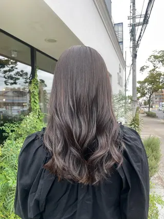 ロング ROZA germe所属・SHIO / ハイトーンカラーのヘアスタイル