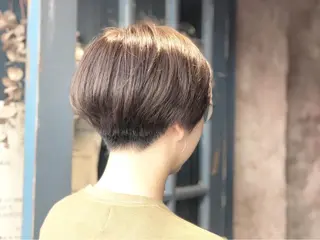 ショート カラー ブリーチ、パーマ 西部笑のヘアスタイル