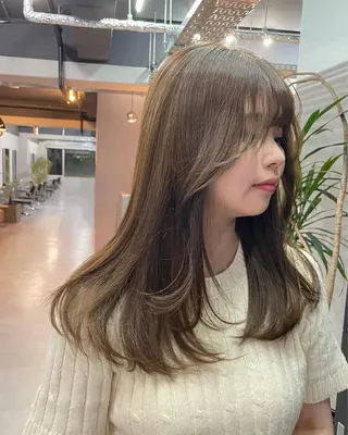 セミロング カラー ミルクティーベージュ ❤︎レイヤー　MIAのヘアスタイル