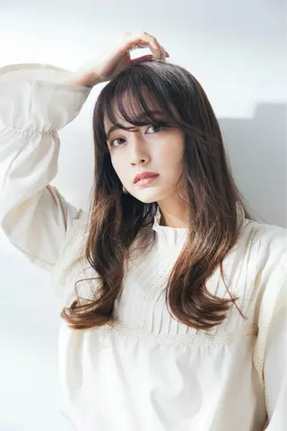 セミロング 🎨インナーカラー が得意👍新垣⚜️のヘアスタイル