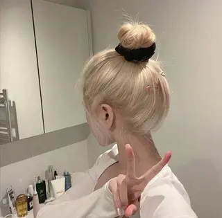 セミロング カラー モテ髪💕ハイトーン yuriaのヘアスタイル