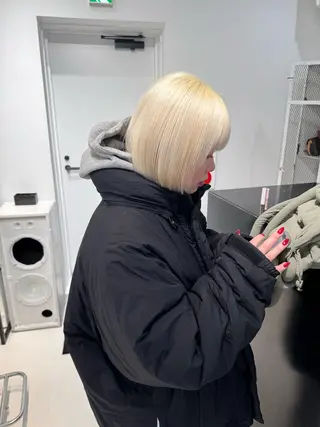 ショート カラー ヘアアレンジ 艶ハイトーン/ヘア アレンジAYAKAのヘアスタイル