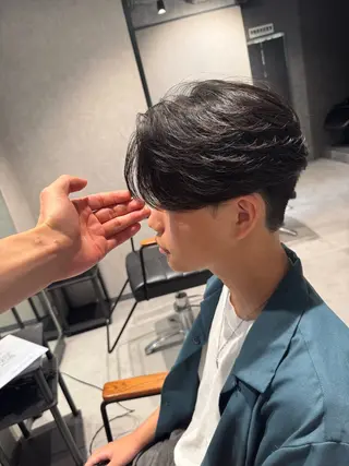 パーマ メンズ 韓国特化🇰🇷愁斗 センターパートパーマのヘアスタイル