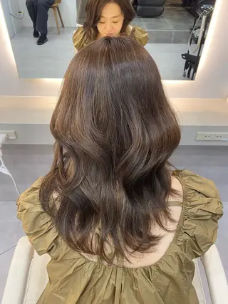 セミロング Aloa yokohama所属・💎ブリーチカラー /似合わせカット💎のヘアスタイル