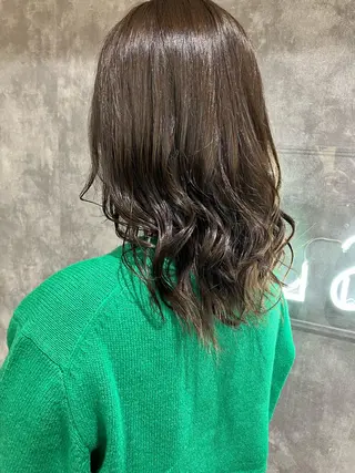ミディアム カラー 🦔Laulu 菅原綾乃のヘアスタイル
