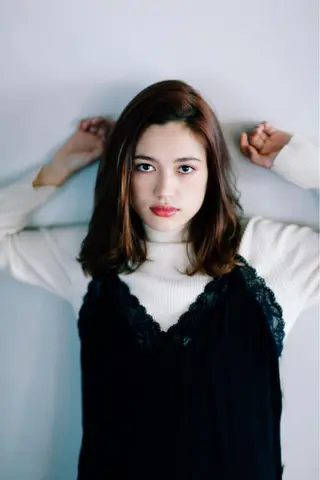 ミディアム カラー conne& ririのヘアスタイル